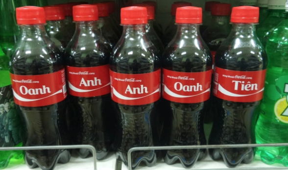 Transcreación de botellas de Coca-Cola en Vietnam